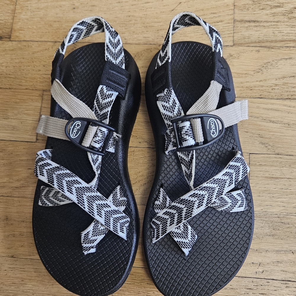 NWOT Chacos Womens Size 6 Sandals